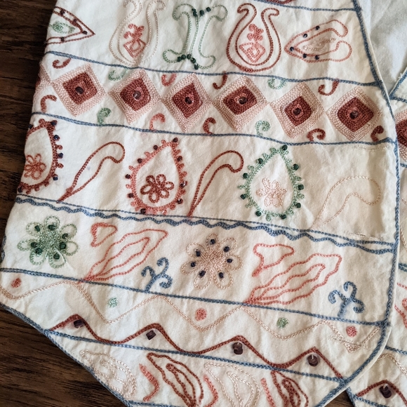Sorrel Embroidered Vest - Picture 4 of 9